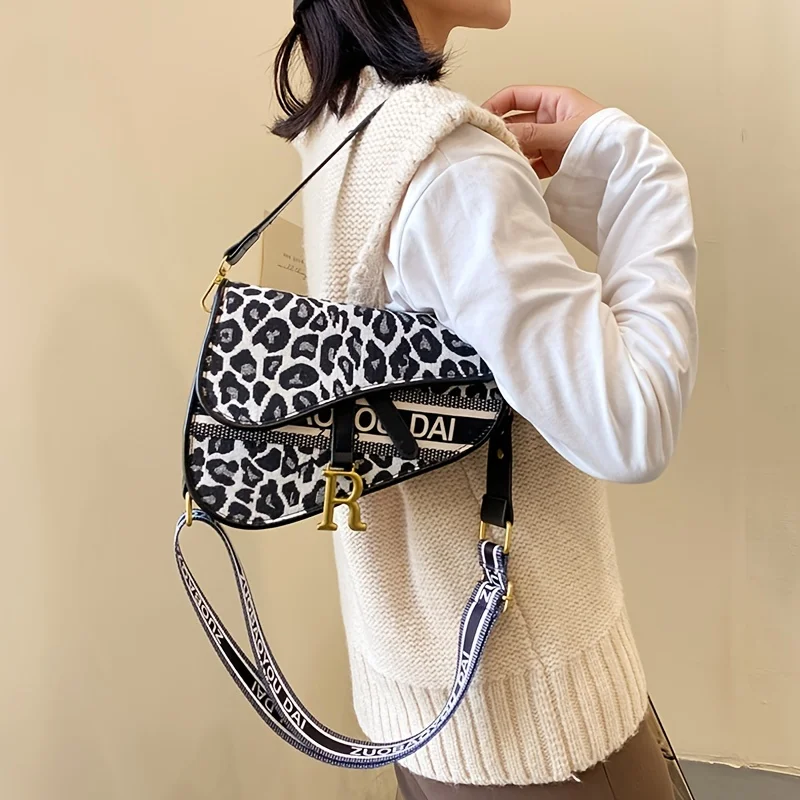 New Arrival Fashion Women's Small Crossbody Bag PU Leather Messenger Bag Zipper Handbag Purse Travel Waist Bag for Femal