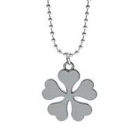 Collana nera con trifoglio a cinque foglie con logo dei cavalieri magici Gioielli con ciondolo per animazione da gioco di moda per il commercio all'ingrosso 7