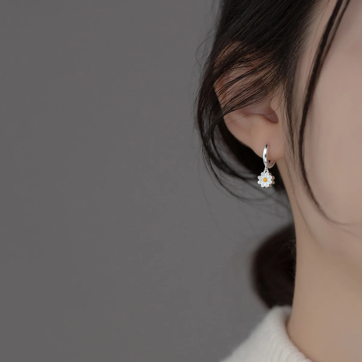 2023 New Enamel Daisy Flower Earrings For Women Korean Sweet