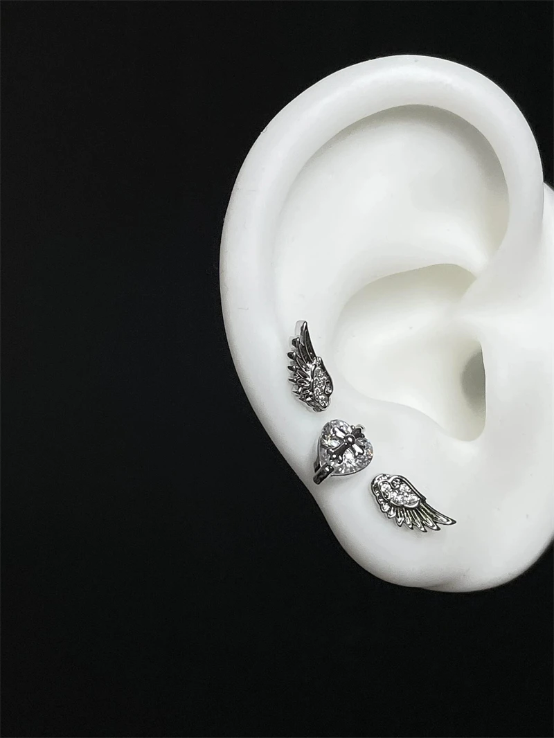 Love Wings Cross Orecchino - Indossato