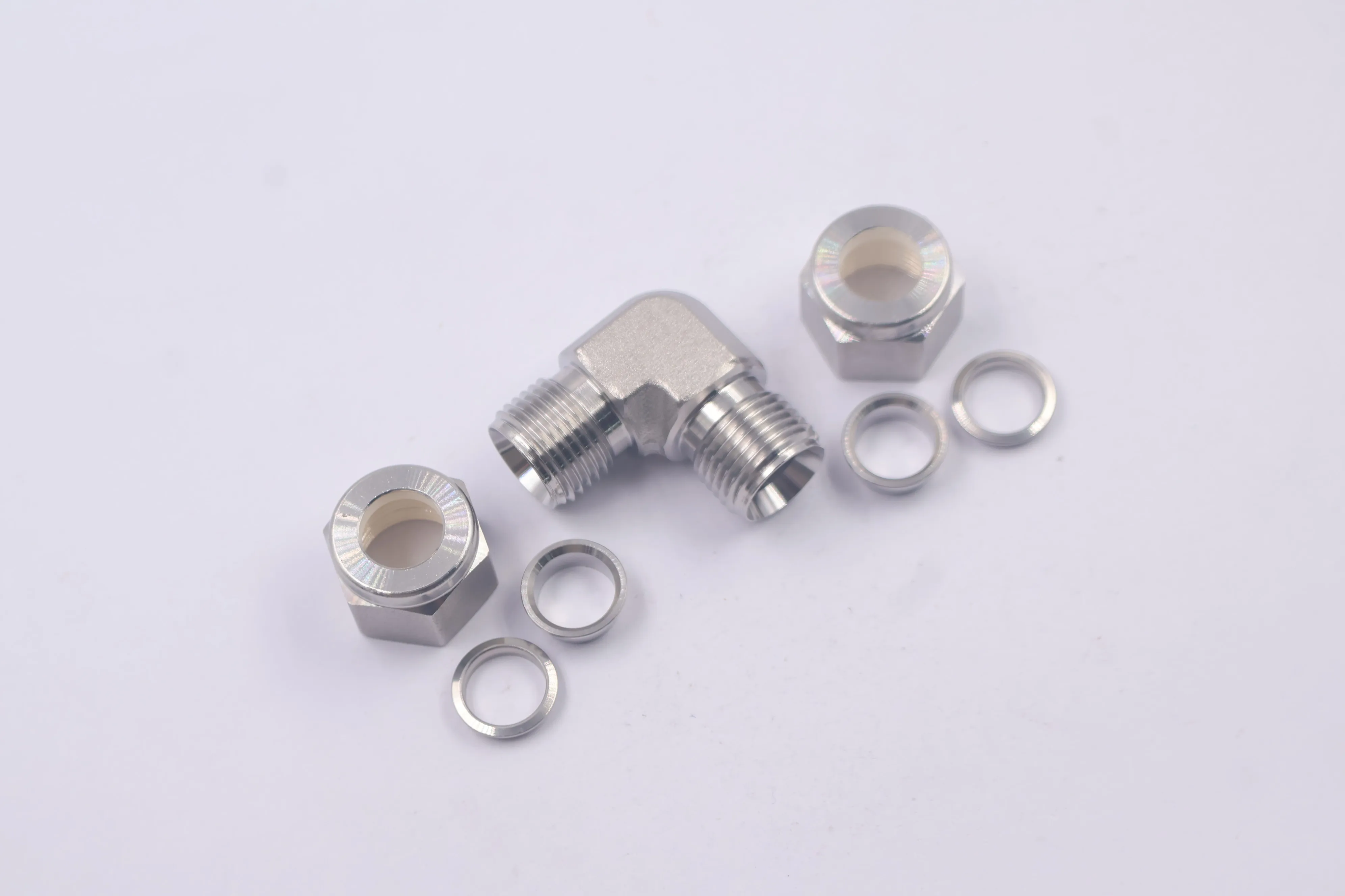 SS-600-9, Stainless Steel Tube Fitting, Union Elbow, 3/8 in. Tube OD, Can Combination with Swagelok