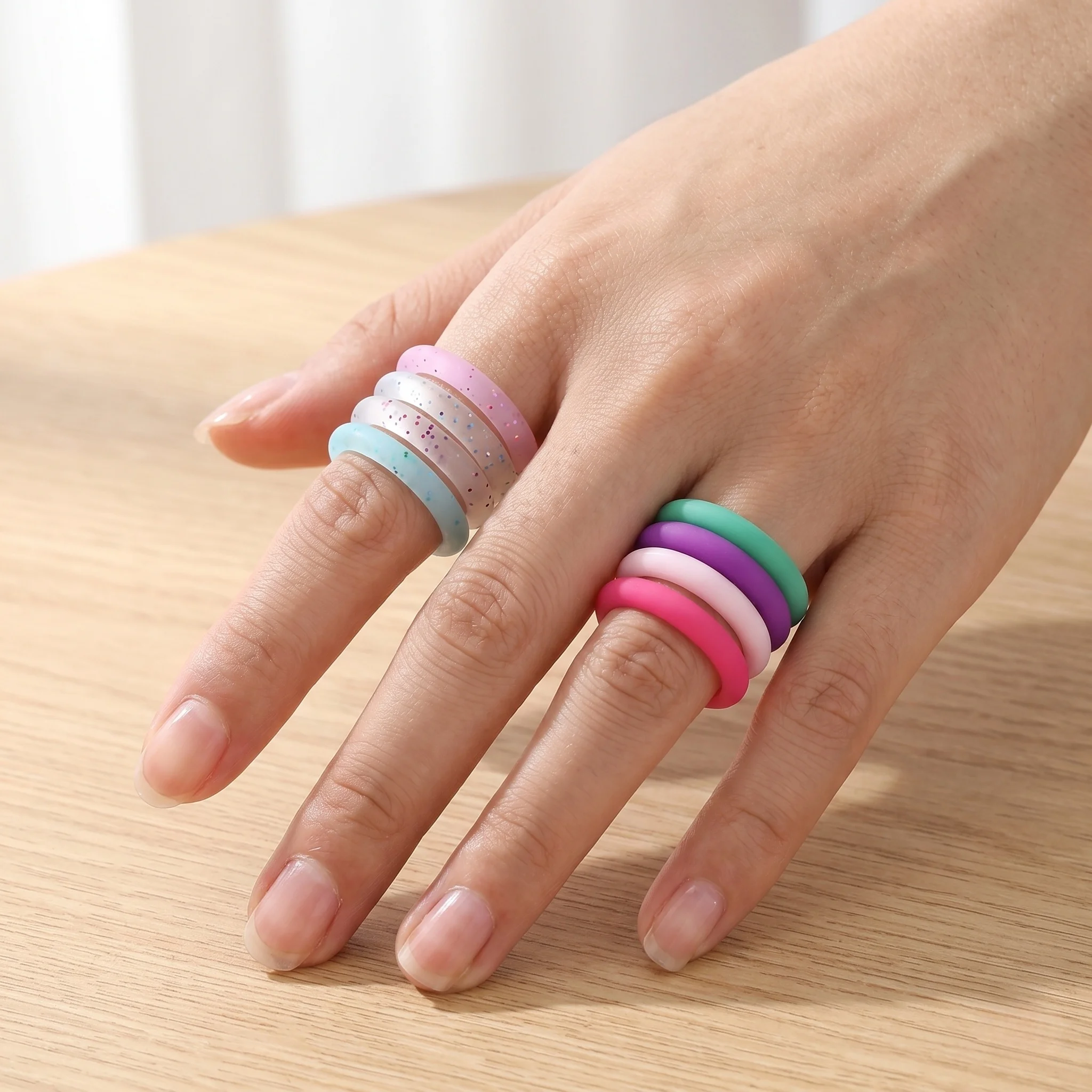 Set di 8 Anelli Impilabili in Silicone Colorato da 2,7mm per Donne, Sottili Fedi Nuziali in Gomma, Gioielli Fitness