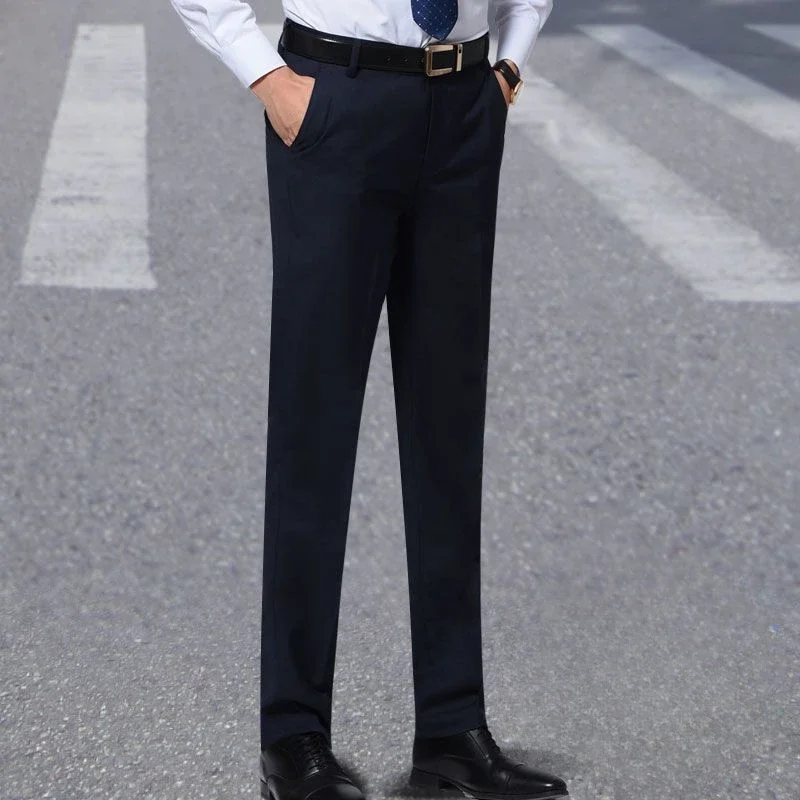 Pantalones de traje elásticos de negocios fluidos con cintura elástica para hombre, pantalones de verano ajustados y drapeados con cinturón para hombre, sastrería social elástica