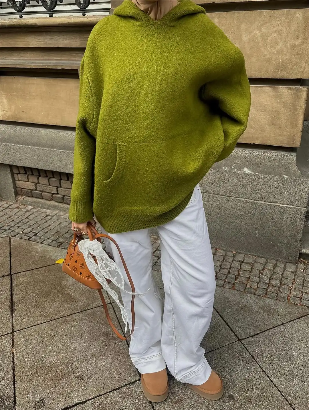 Oversized Knit Hoodie Sweater with Kangaroo Pocket for Cozy Cold-Weather Days — photo 1