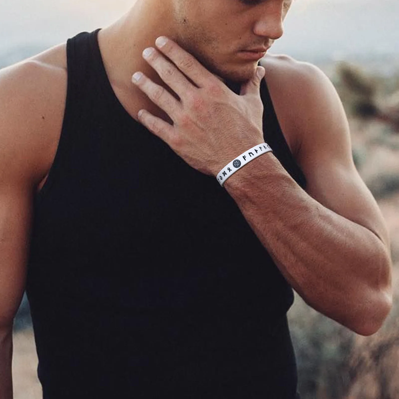 12 mm nordisches Wikinger-Armband aus Silikon für Männer, weiches Gummiband-Armband, neuer sportlicher Kompass-Rune-Armreif, Geschenke für ihn – Detail 3