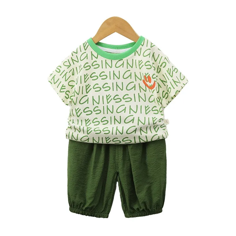 Koreanische Sommer Kleinkind Junge 2 Stück Kleidung Set grünen Buchstaben Druck Kurzarm Tops elastische einfarbige Shorts Anzug Baby Outfits