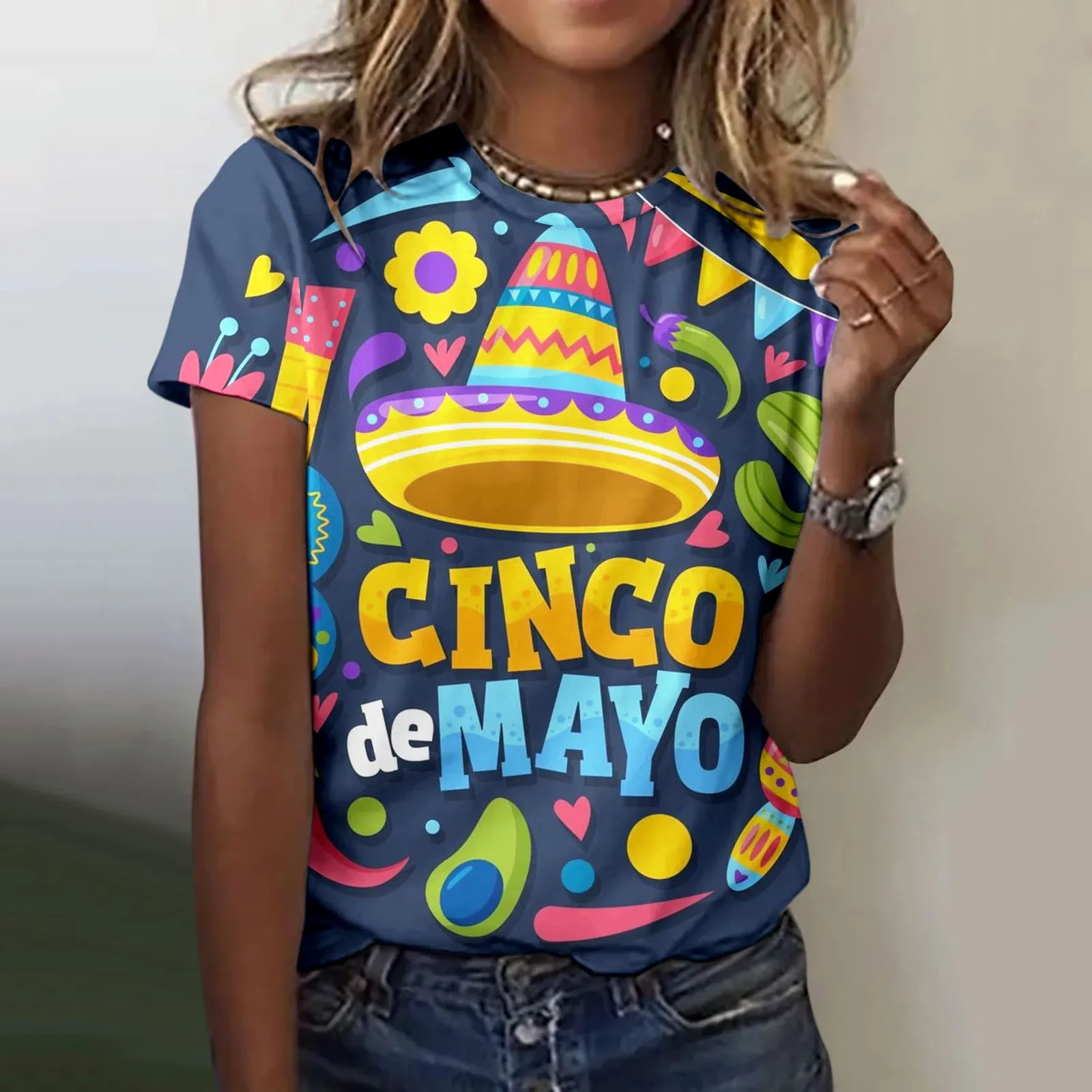 

Женская футболка с круглым вырезом, коротким рукавом и принтом