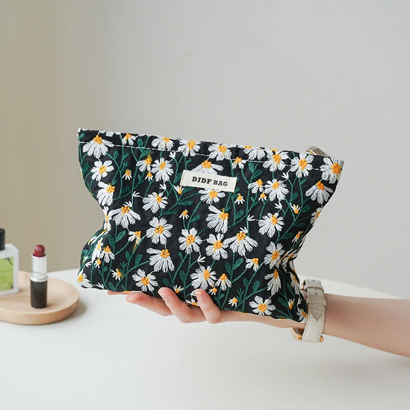 Women’s Large Capacity Green Cosmetic and Skincare Travel Bag