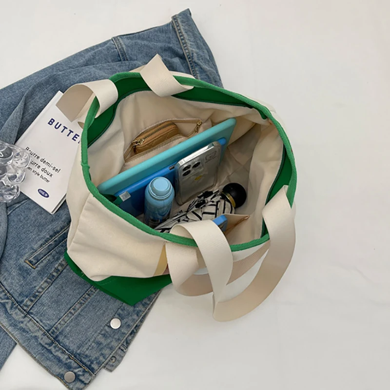 حقيبة يد جذابة بتصميم كرتوني، تتميز بسعة كبيرة، وت...