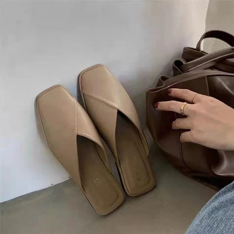Big Size Flat Slippers 2023 Summer Women Flat Casual Shoes Outdoor Square Toe Shoes Fashion Slip on Mules Beach Ladies Slippers