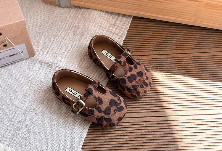 Mädchen Wildleder-Slipper mit weicher Sohle – Flexible Slip-On-Schuhe für Kleinkinder & Kinder, bequeme Schulschuhe im Vintage-Stil – Detail 11