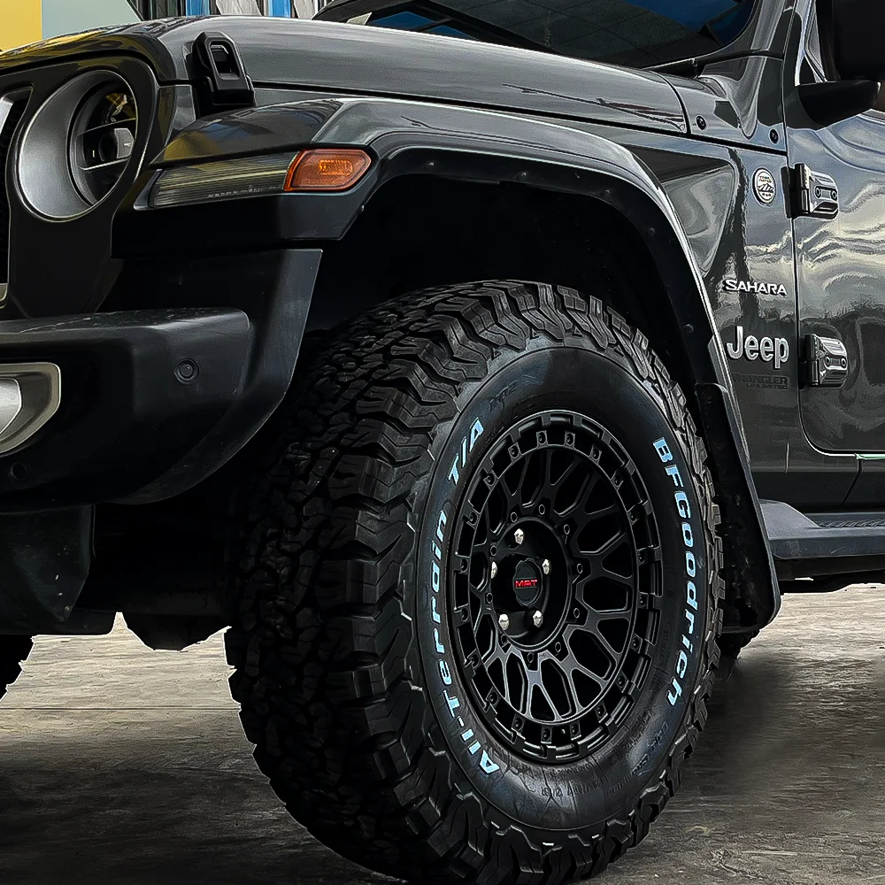 Jeep 17インチ ブラックホイール タイヤ付き Jeep 17インチ ブラックホイール タイヤ付き JLラングラー用 ホイール