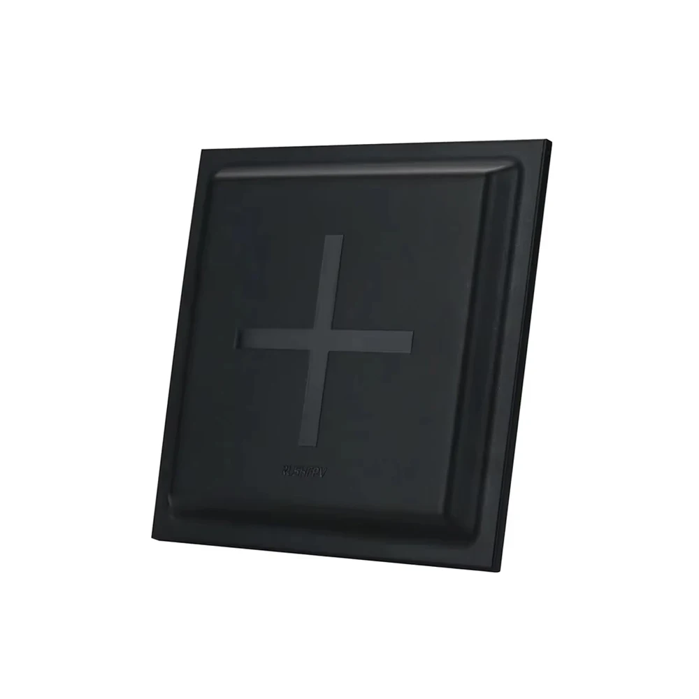 Antenne directionnelle patch RushFpv Range 5.8G 15.5dBi RHCP 4X posée sur une surface, détail du connecteur RP-SMA.