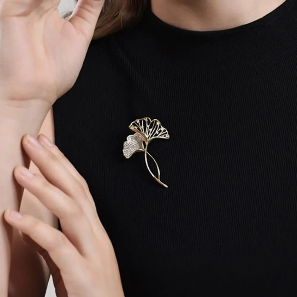 

Brooch Pin For Sweaters Elegant Ginkgo Leaf Rhinestone Brooch Pin For Women's Suit Collar Shawl Costume Accessory With Shiny