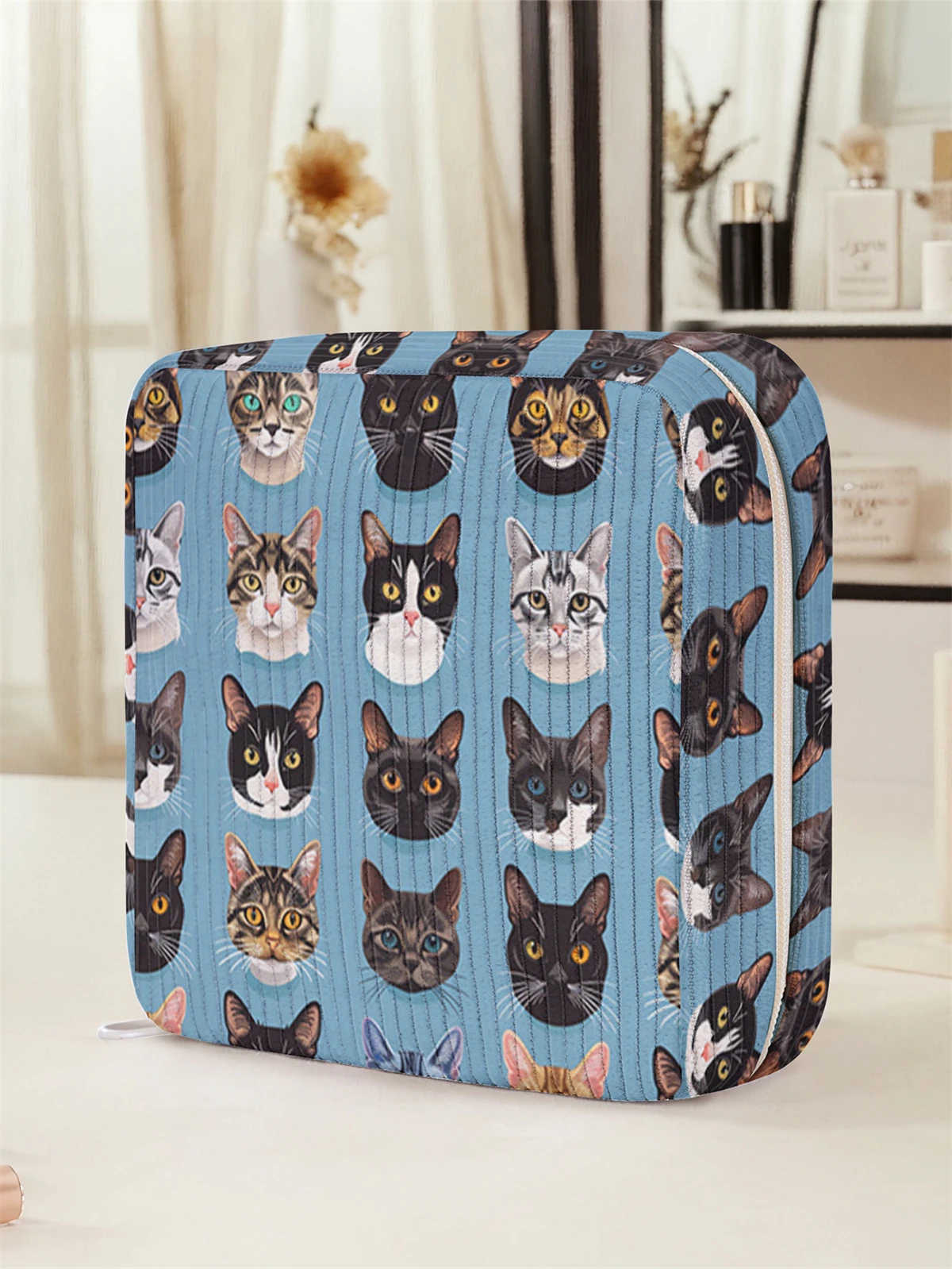 Cartoon cat pattern printed sanitary napkin storage bag, women's lightweight tissue bag, sanitary tissue bag