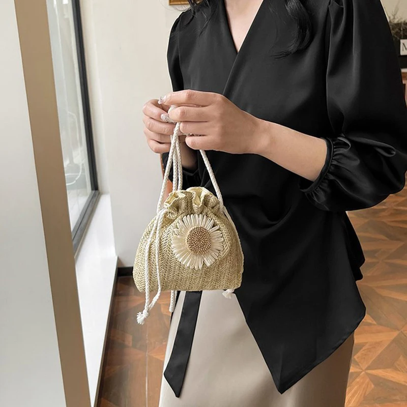 Cute Rattan Woven Women Straw Bag Handbag Knit Flower Beach Shoulder Messenger Bags Creative Girls Bucket Purse