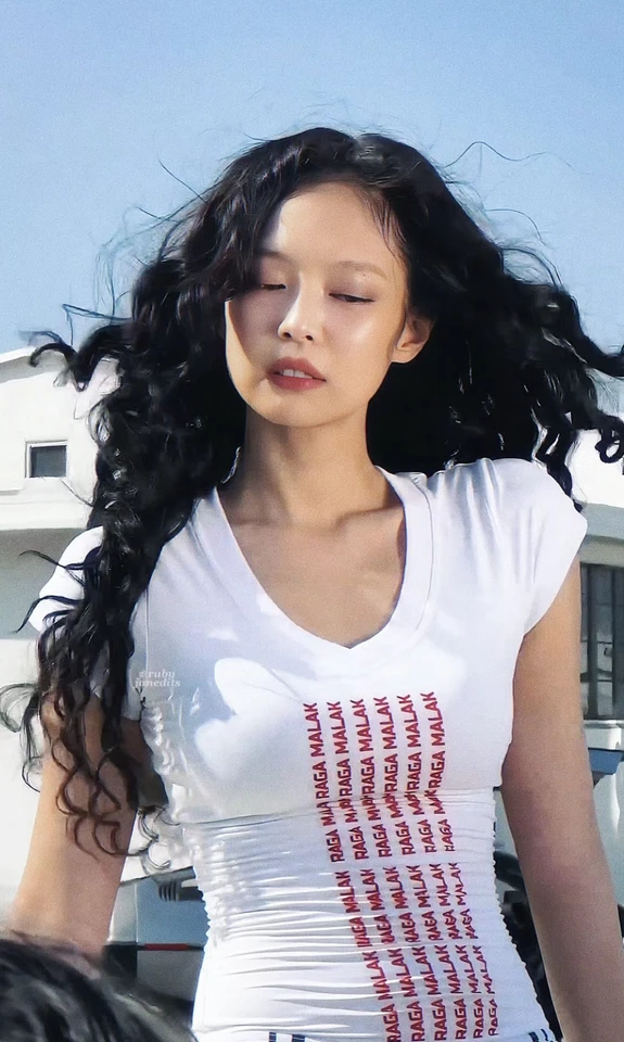 Raga white V-neck tight T-shirt Jennie kim with red logo printed