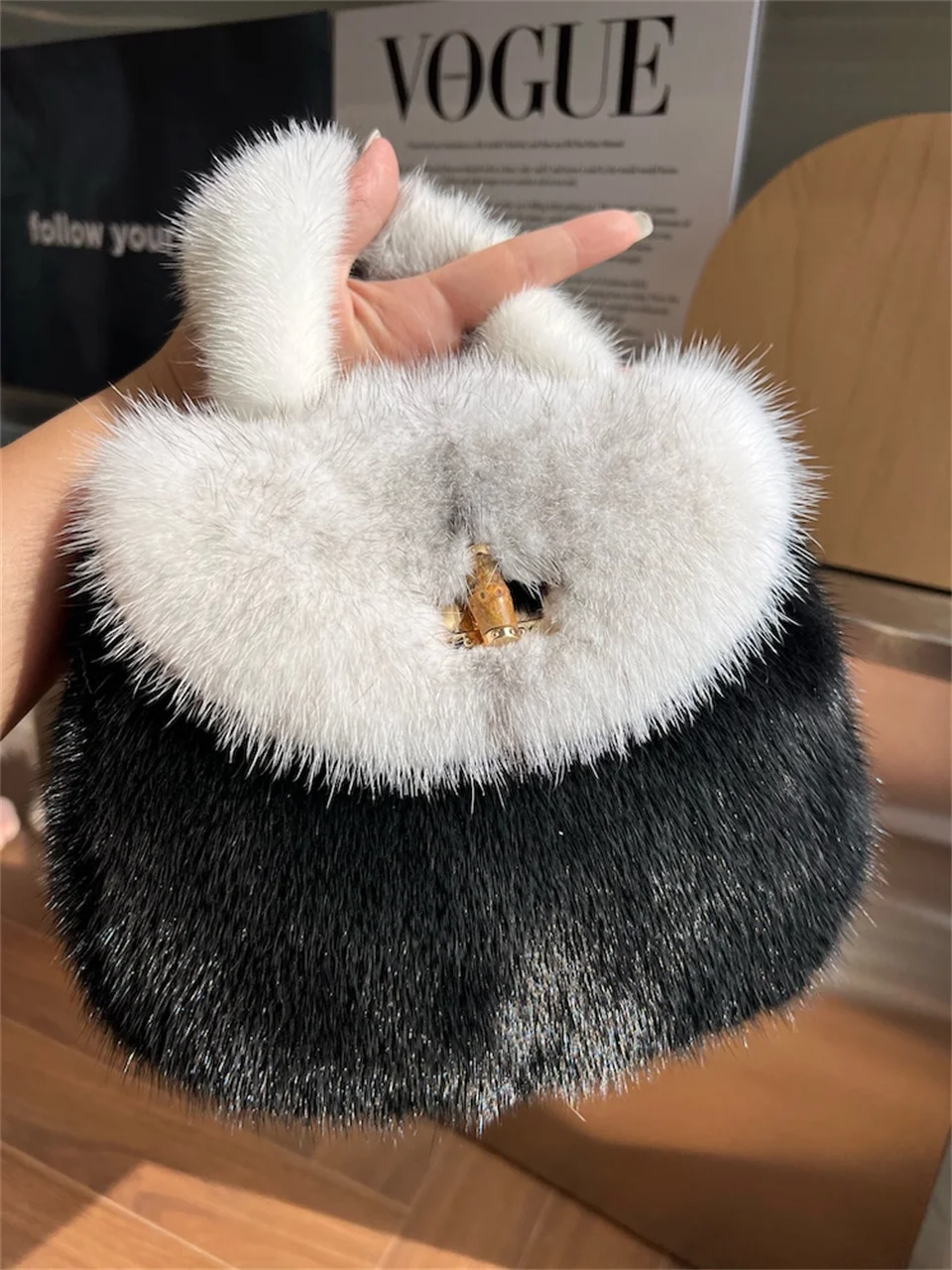 Kleine Handtaschen aus Nerzfell, flauschige Handtaschen für Damen, gepolsterte Taschen, echte Fell-Umhängetaschen, luxuriöse Markenhandtaschen für Damen. – Detail 14
