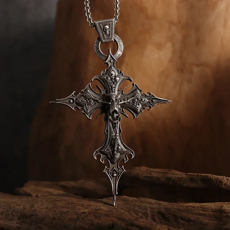 Collana con ciondolo croce teschio crocifissione gotica Gioielli di preghiera cattolica per uomini e donne Gioielli punk alla moda