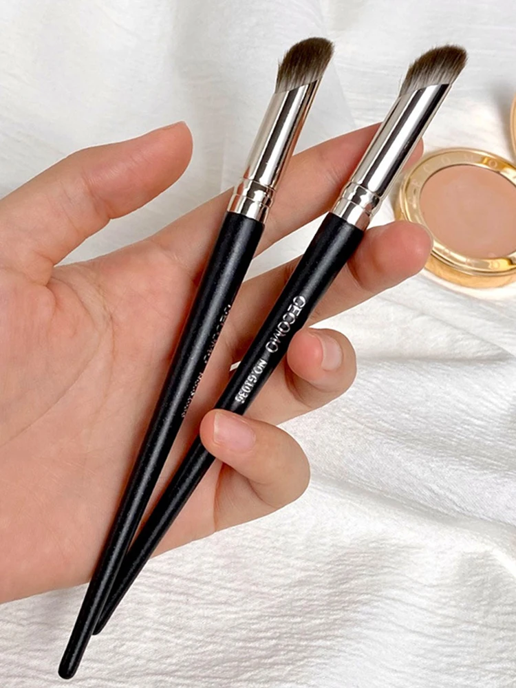 Finger belly thumb concealer brush cover pimple print spots round head soft hair concealer makeup brush do not eat powder nose s 6