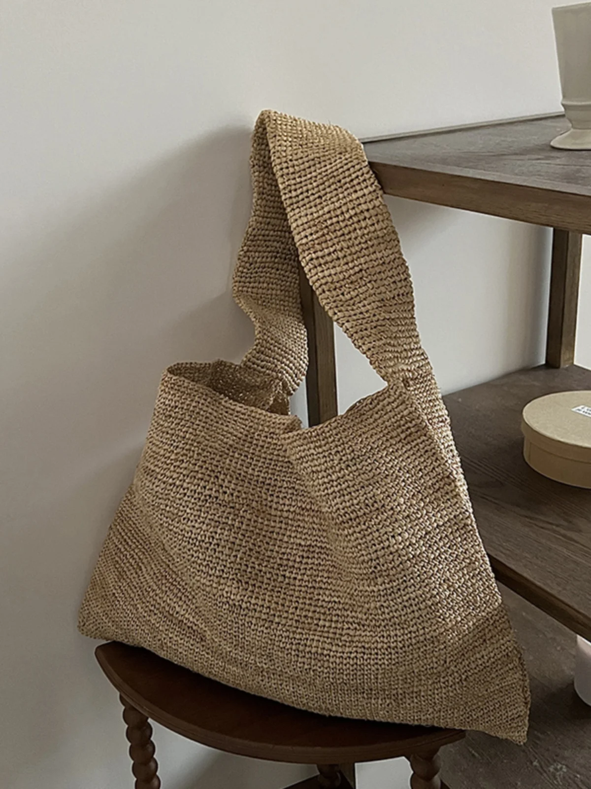 Fashionable Woven French Laffey Straw Bucket Bag Large Capacity Shoulder Crossbody Bag for Beach Vacation Tote Handbag