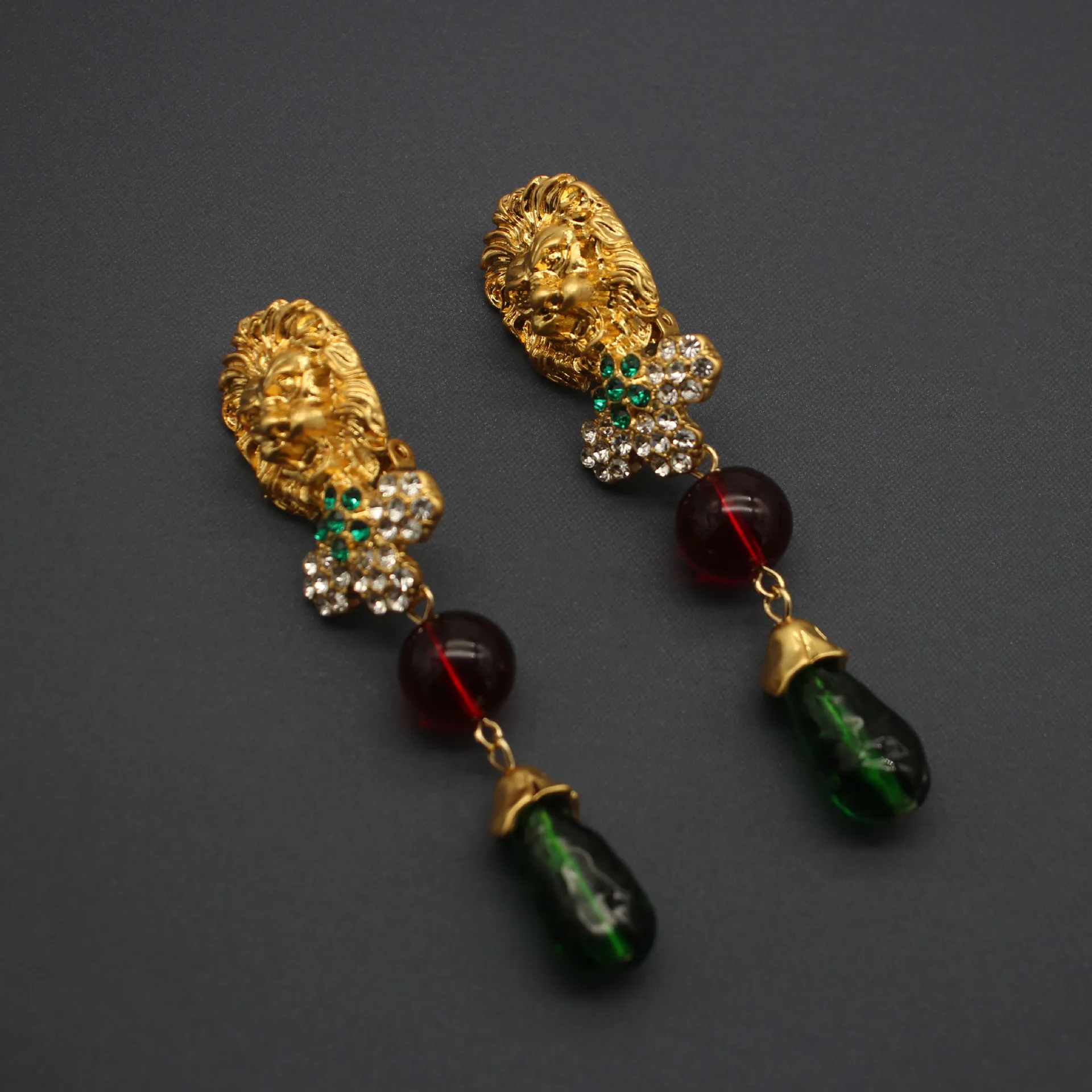 European Palace Baroque Pearl Angel Ear Clip