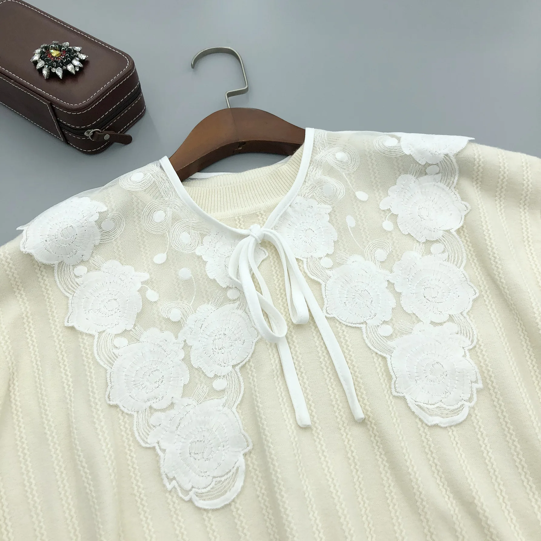 

Lapel Big Floral Fake Collar for Women Detachable Shirt Collar Blouse Top Woman False Collar Neck Ties Clothes Accessories