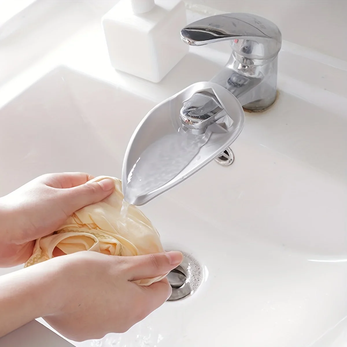 Silicone Faucet Extender for Kitchen and Bathroom