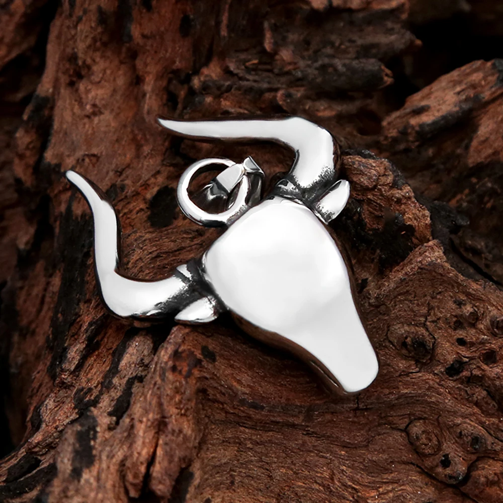 Collana con ciondolo a forma di toro fatta a mano: gioielli