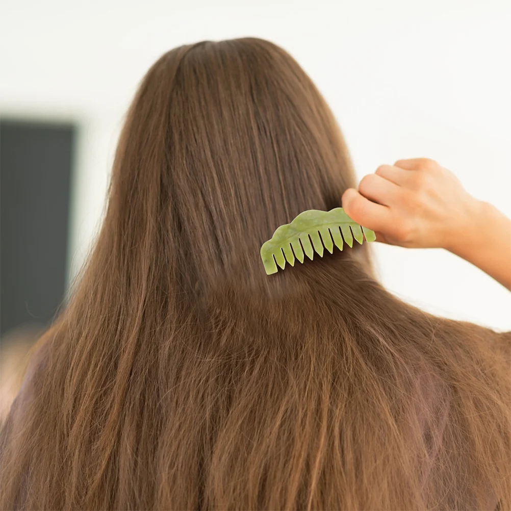 Рисунок 5 - нефритовые расчески для массажа