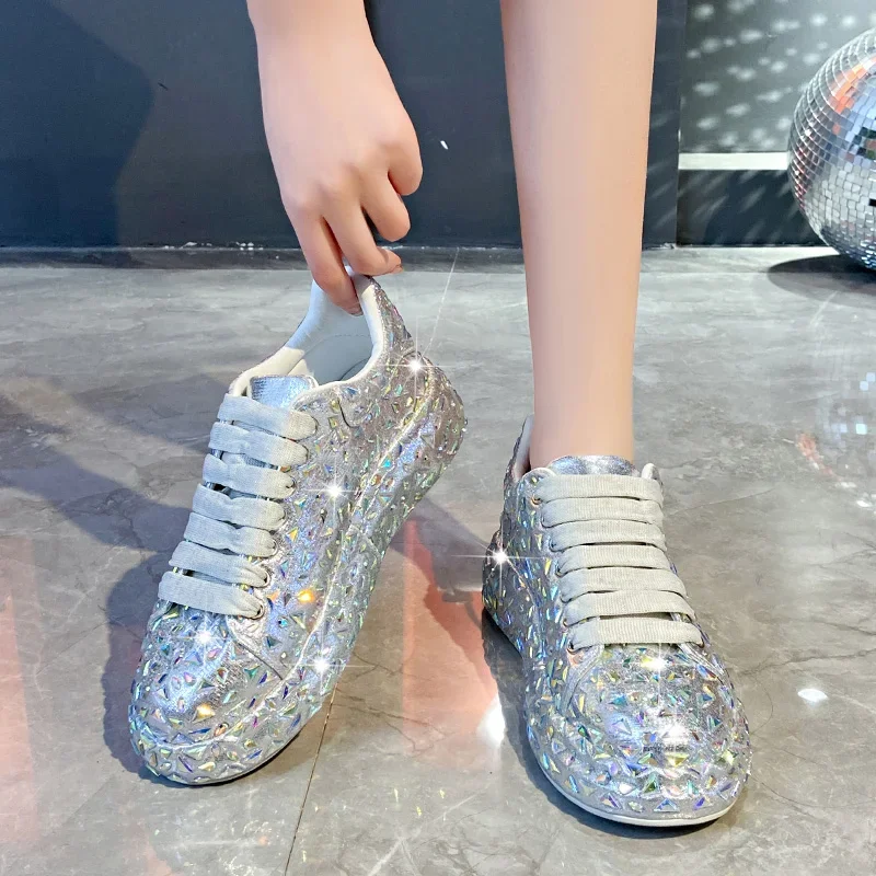 

Женские кроссовки на плоской подошве, осенняя Роскошная повседневная спортивная обувь на платформе с кристаллами, новинка 2024, прогулочная модная женская обувь для бега
