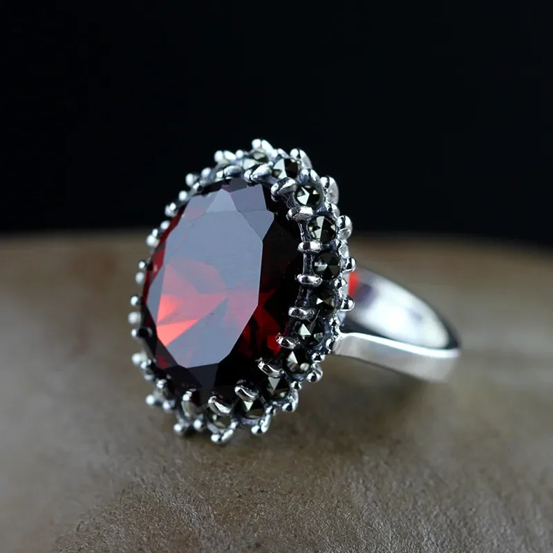 

New Real S925 Pure silver Jewelry Imported Inlaid Garnet Ladies Ring Claw Process