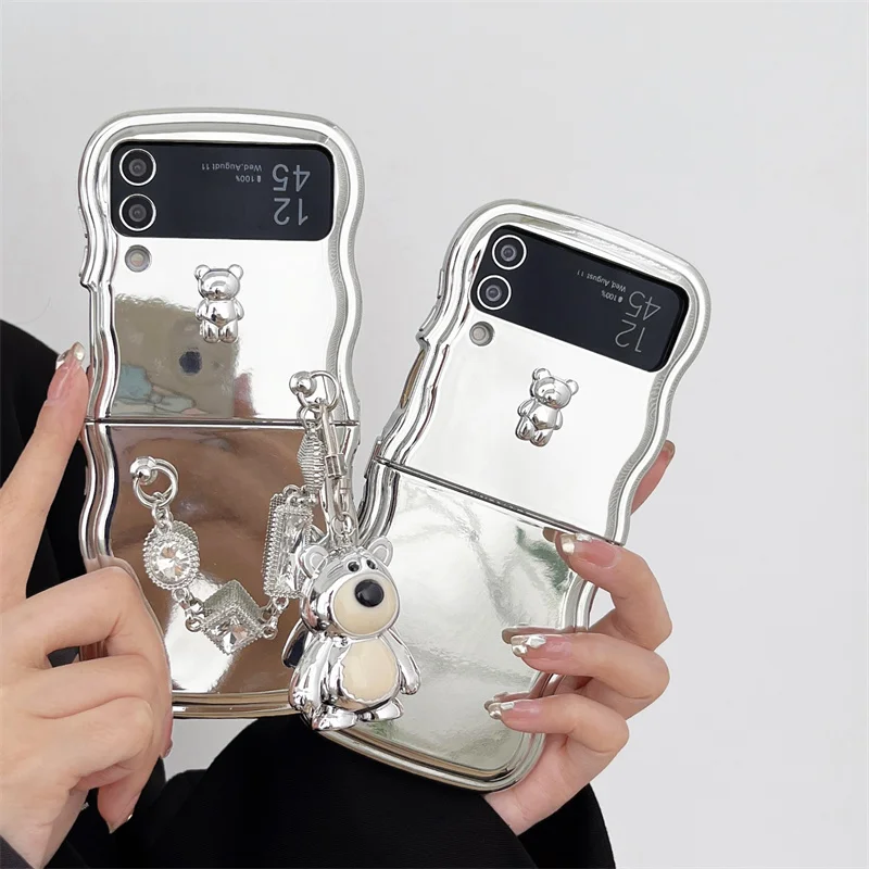 

Cute Plating Cartoon Bear Pendant Phone Case For Samsung Galaxy Z Flip 4 3 Z Flip3 Flip4 5G Cover Fashion Wavy Silicone Cases
