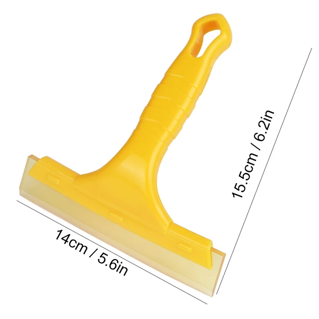 물 와이퍼 실리콘 블레이드로 창문을 깔끔하게 청소하세요.