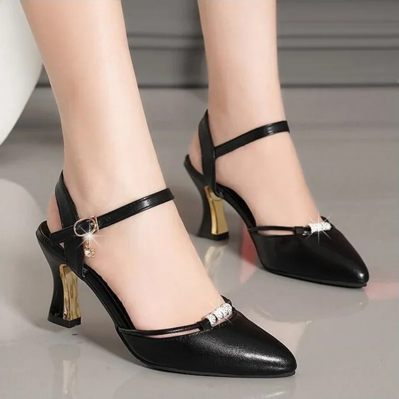 

Удобные сандалии Baotou 2023, летние универсальные мягкие кожаные туфли на высоком толстом каблуке с пряжкой