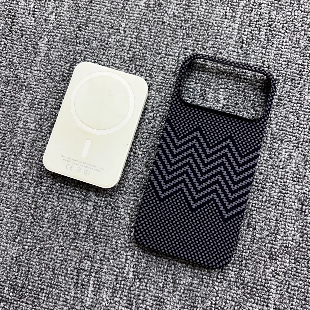 Ultra Slim Carbon Fibre Wireless Charging Case with Magsafe Compatibility