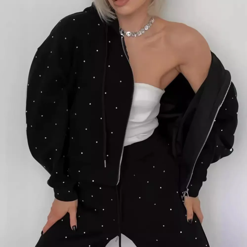 Ensembles pantalon deux pièces pour femmes, ensembles assortis, manteau à capuche zippé avec strass thermocollés, pantalon à taille élastiquée, coupe ample décontractée, Hiver 2026 1 Ensembles pantalon deux pièces pour femmes, ensembles assortis, manteau à capuche zippé avec strass thermocollés, pantalon à taille élastiquée, coupe ample décontractée, Hiver 2026 1