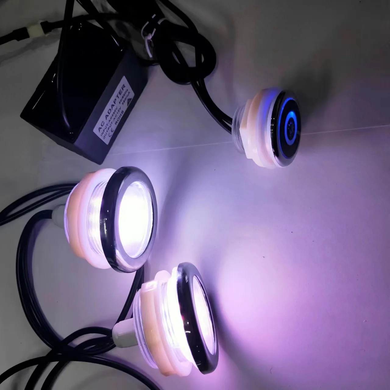 2pcs RGB LED 온수 욕조 조명 스파 월풀 램프 온수 욕조 월풀 LED 수중 핫 튜브 2 w 서리로 덥은 표면 1 컨트롤러 1 어댑터