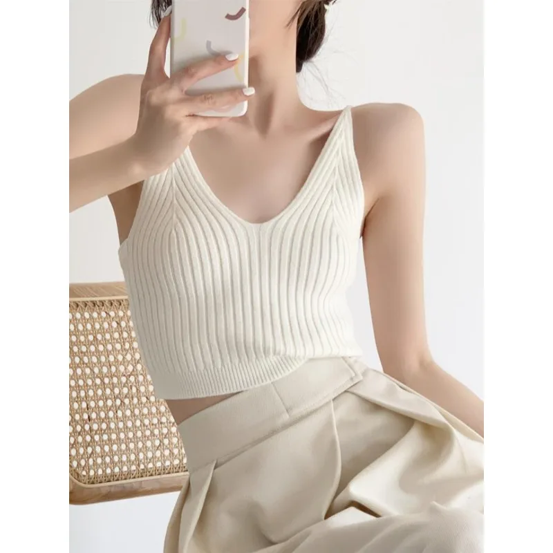 

Майка женская трикотажная без рукавов, модная Базовая рубашка с V-образным вырезом, пикантный укороченный топ с открытой спиной, белый черный цвет, на лето