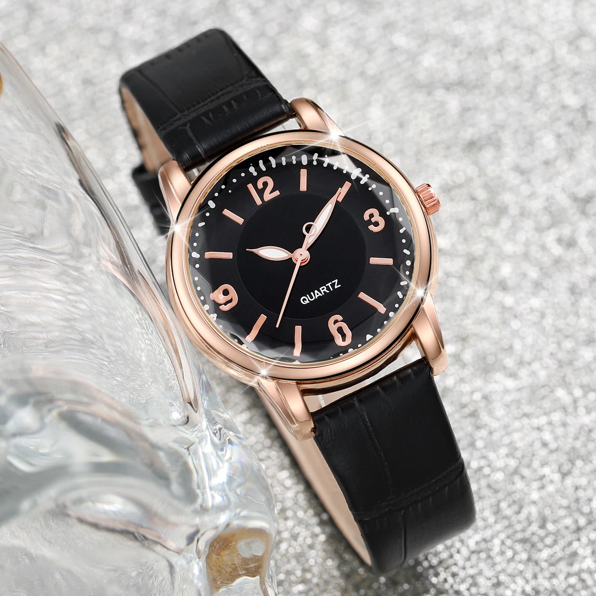 4PCS/Set Women's Fashion Watch Round Dial Leather Strap Quartz Watch with Black White Heart Bracelet 4