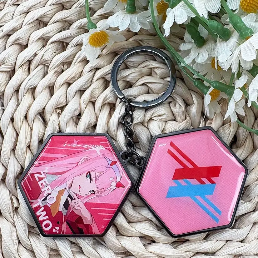 Darling In The Franxx 002 Zero Two Schlüsselanhänger, doppelseitiger Magnetspiegel, Anime-Mädchen-Dämonen-Schlüsselanhänger, Anhänger, Make-up-Spiegel, Fans Gi