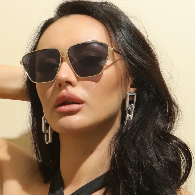 

Europe and The United States Fashion Large Frame Square Women's Sunglasses Metal Ins Style Sunglasses Male Trend