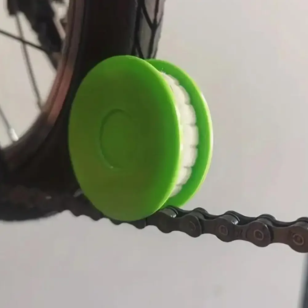 Bicycle Chain Oil Applicator – Roller-Style No-Drip Lube Tool for Smooth Gear Shifting, Easy to Use & Refillable, for All Bikes