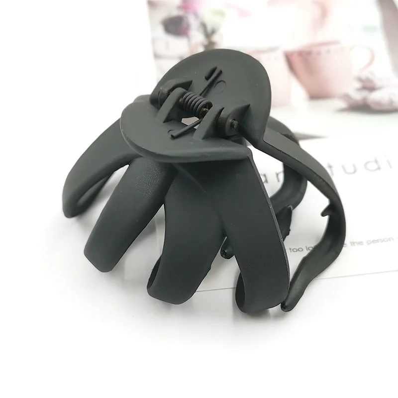 head accessories female New Solid Color Hair Claw Geometric Hollowing Simple Matte Crab Clamp for Women Girls Large Size Hair Clips Hair Accessories hair clips for women Hair Accessories