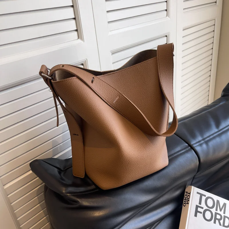 New Fashion Large Capacity Women's Single Shoulder Oblique Crossbody Bucket Bag Popular This Year