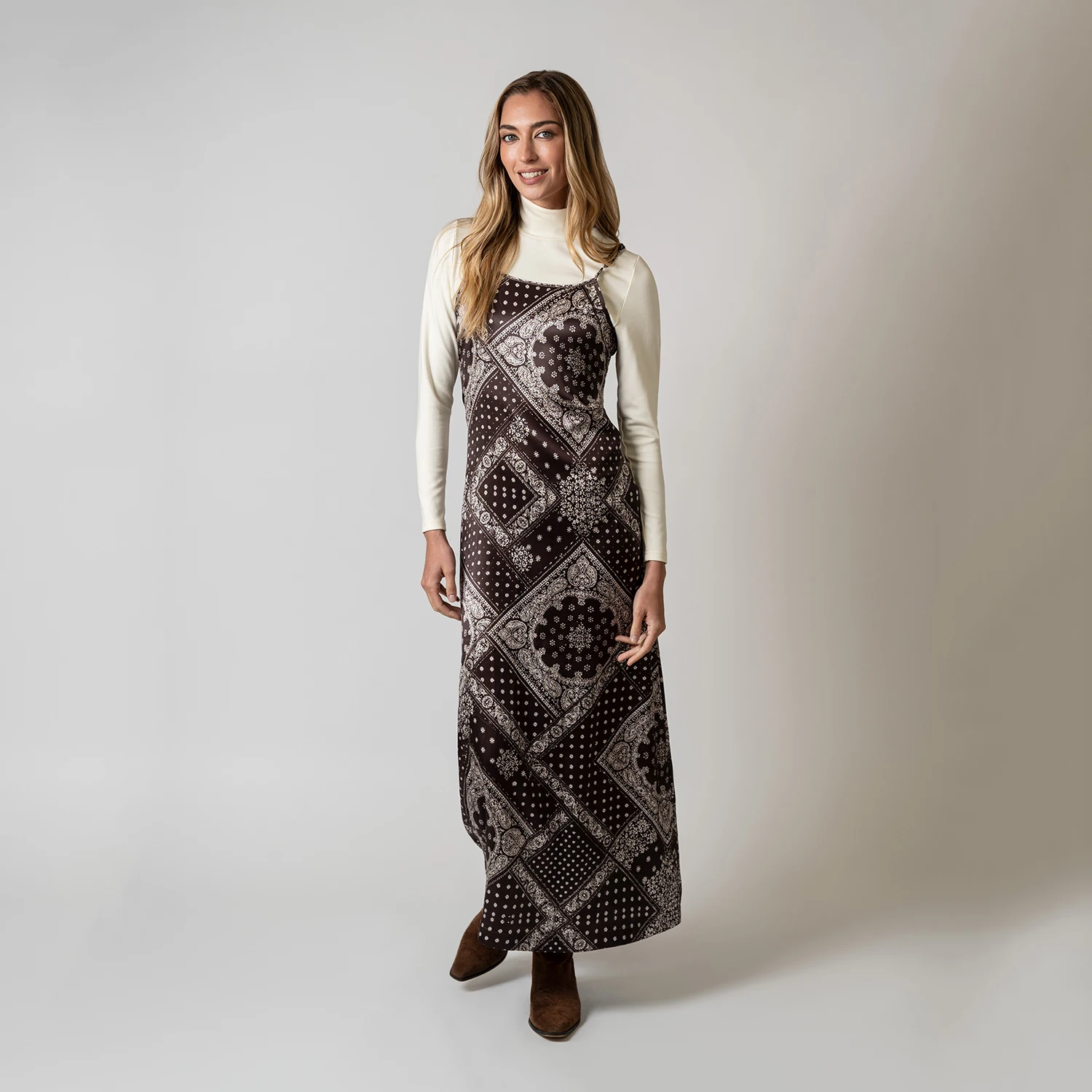 Elegant Floral Print Slip Dress with V-Neckline and Relaxed Flowing Silhouette for Special Occasions — photo 4