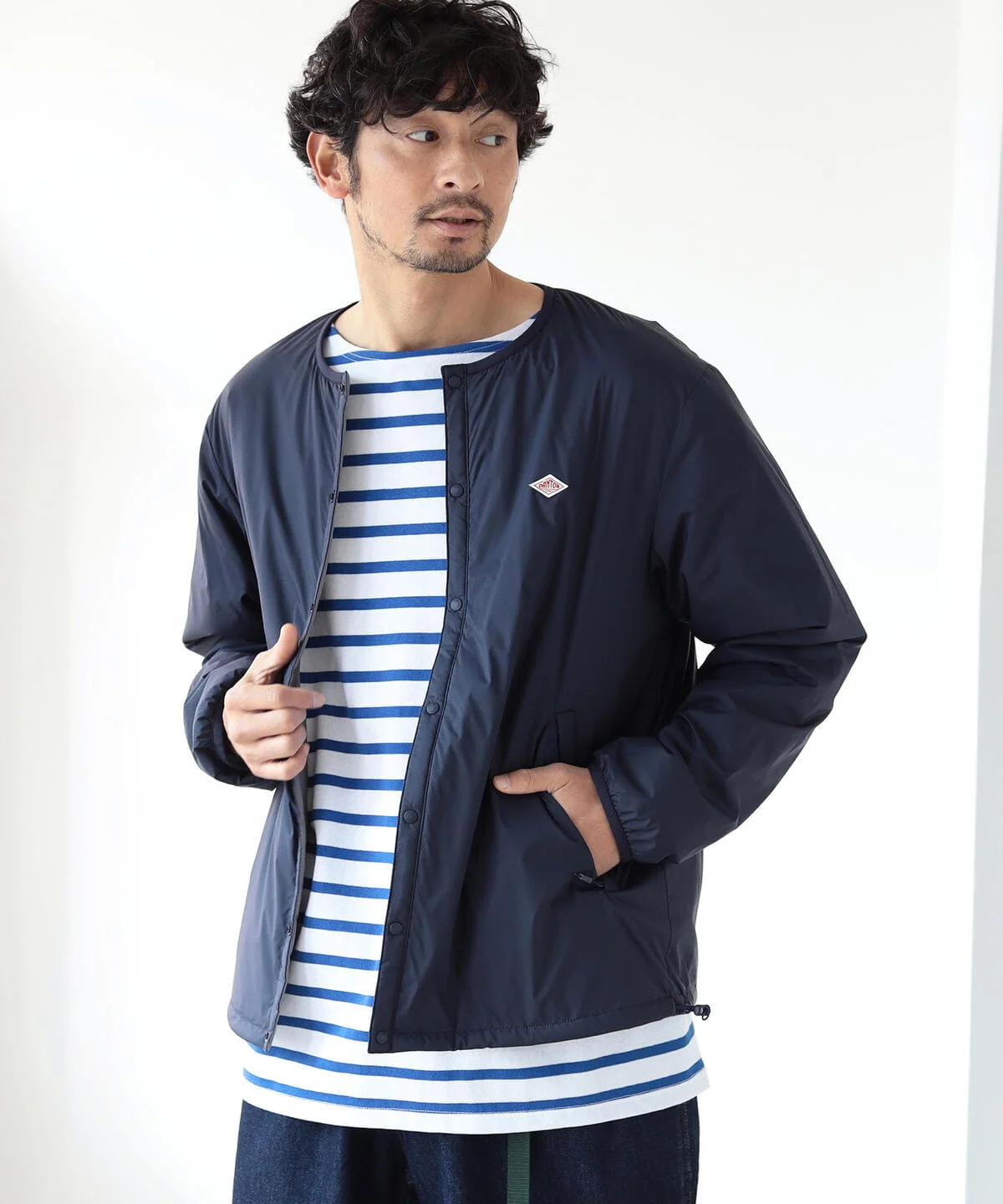 Trendy Men's Ultra-light Waterproof Nylon Cotton Jaet Youth Faion Stand Fit ort Length Single Button Closure  C...