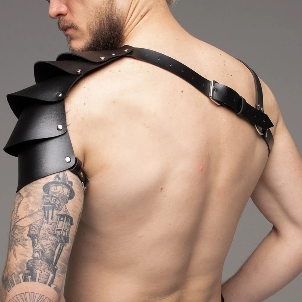 

UYEE Gothic Steampunk Shoulder Armors PU Leather Metal Adjustable Viking Medieval Pauldron for Halloween Cosplay Accessories