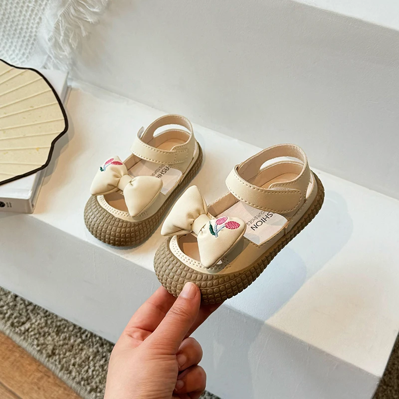 Summer Sandals for Girls Princess Close Toed Sandal Children Soft Sole Bow-Tie Beach Shoes Kids Embroidery Casual Flats Beige
