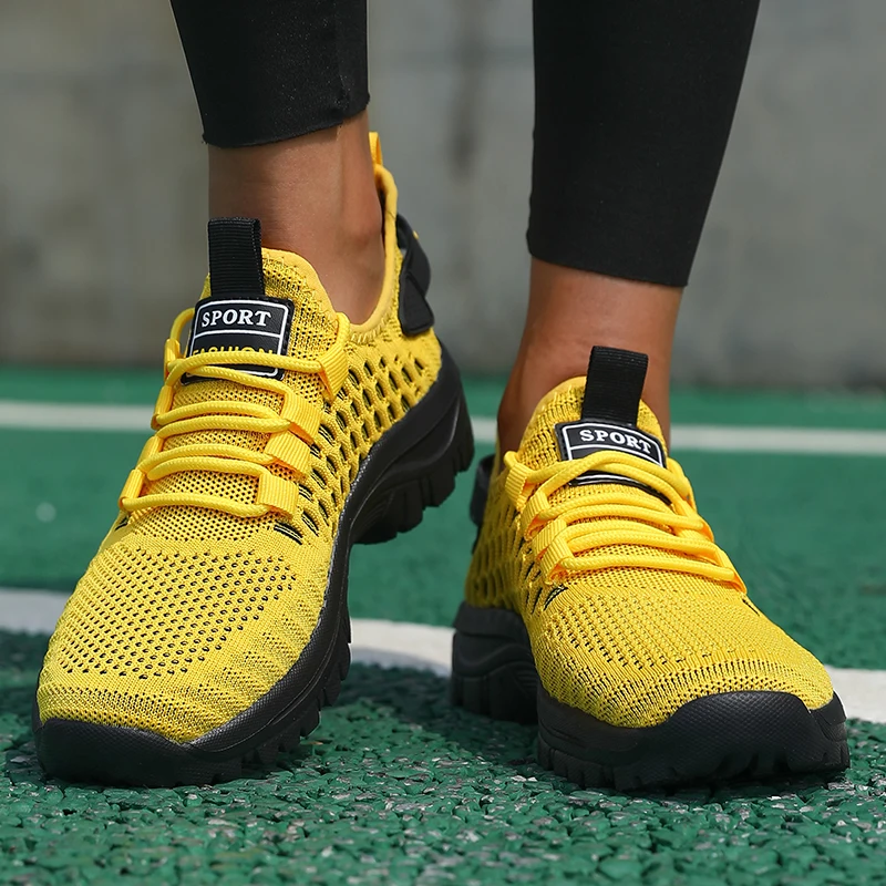 أحذية ركض نسائية جديدة